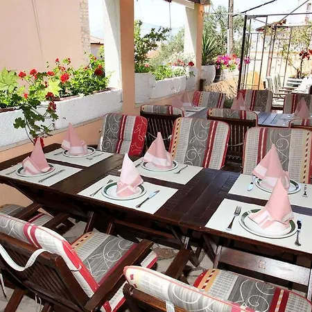 Bed & Breakfast Pansion Rozi Trogir